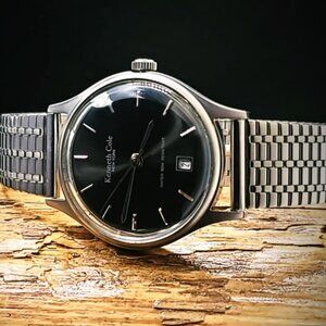 Kenneth Cole Classy Mens Quartz Watch With Date Display at 6 Position